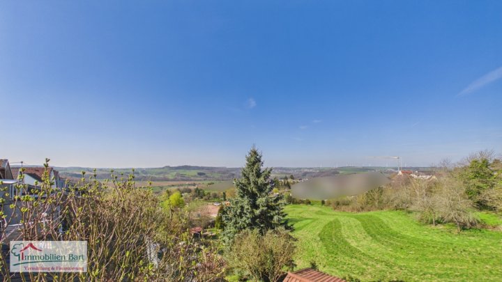 GRENZNÄHE: BUNGALOW MIT EINLIEGERWOHNUNG IN TOP WOHNLAGE MIT FERNSICHT!