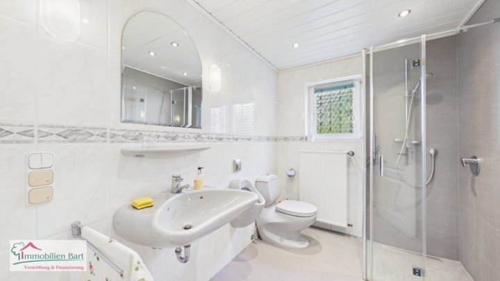 GRENZNÄHE: BUNGALOW MIT EINLIEGERWOHNUNG IN TOP WOHNLAGE MIT FERNSICHT!