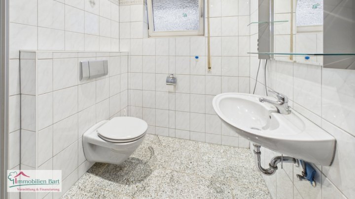 SCHÖNE 2-ZKB / ABSTELLRAUM / BALKON / GARAGE