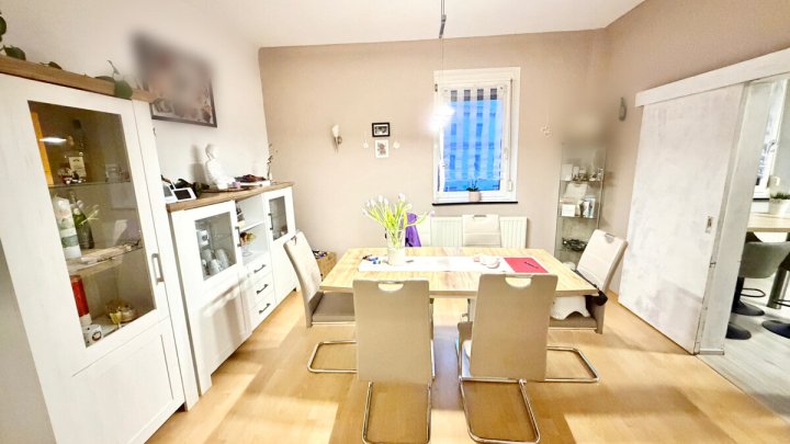 Freistehendes Einfamilienhaus mit Garten & Stellplätzen in Quierschied