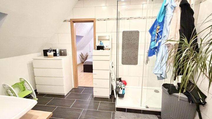 Freistehendes Einfamilienhaus mit Garten & Stellplätzen in Quierschied