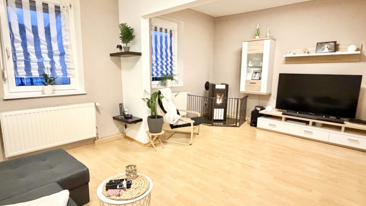 Freistehendes Einfamilienhaus mit Garten & Stellplätzen in Quierschied