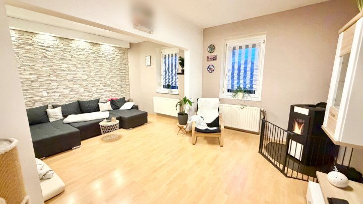 Freistehendes Einfamilienhaus mit Garten & Stellplätzen in Quierschied