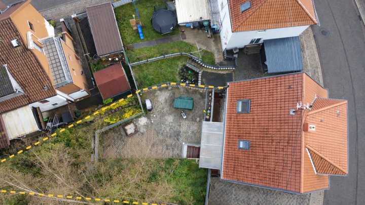 Freistehendes Einfamilienhaus mit Garten & Stellplätzen in Quierschied