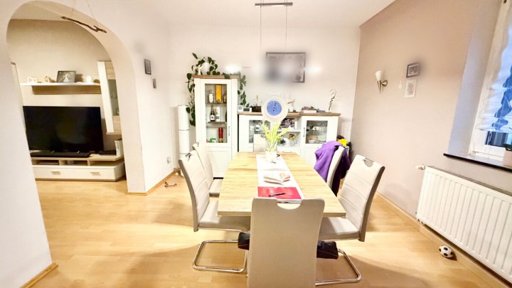 Freistehendes Einfamilienhaus mit Garten & Stellplätzen in Quierschied