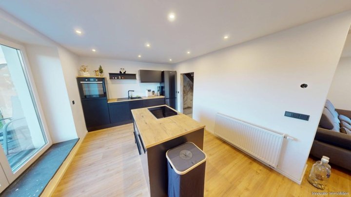 Kleines teilsaniertes Einfamilienhaus in Wohnungsgröße mit kleinem Garten für Handwerker