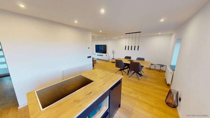 Kleines teilsaniertes Einfamilienhaus in Wohnungsgröße mit kleinem Garten für Handwerker