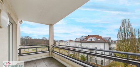 Balkon mit Aussicht zum Cloef-Atrium