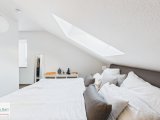 Schlafzimmer mit Zugang Ankleide
