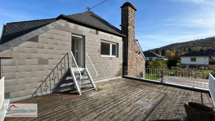 PERL: 95 M² RENOVIERTE WOHNUNG IN SEHR GUTER WOHNLAGE + GRO?ER BALKON!