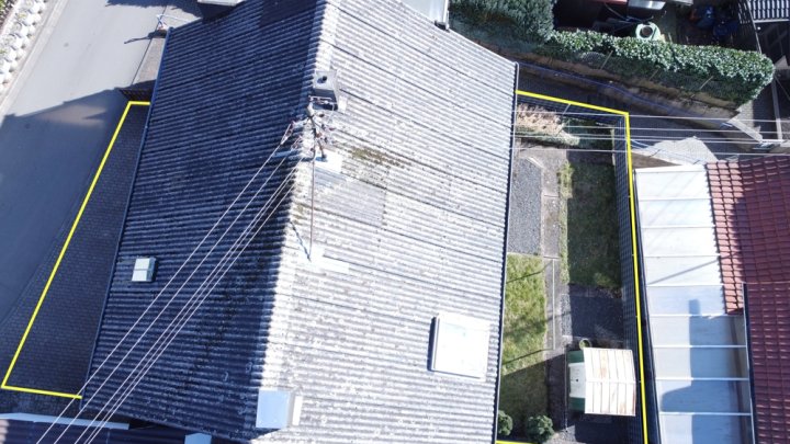 Einfamilienhaus mit Garten, Stellplatz und Wiesenfläche