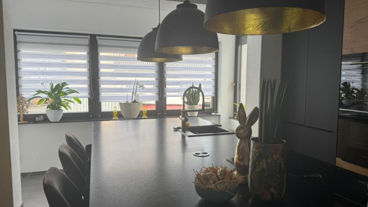 Modernes Traumhaus in Großrosseln - Stilvolles Wohnen mit Kamin, Pholtovoltaik und Pool auf großem Grundstück