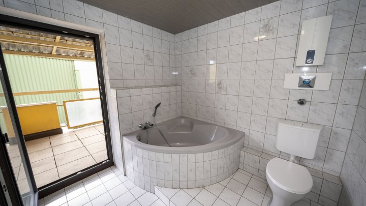 Hell und modern gehaltene Eigentumswohnung mit Balkon in zentraler Lage von Saarbrücken