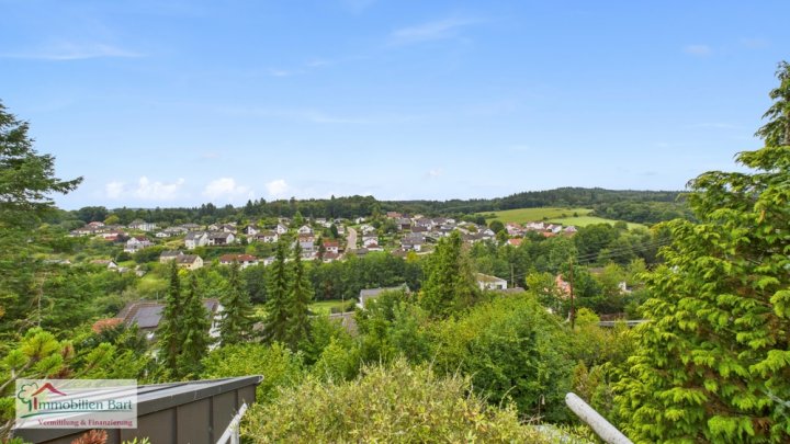 WOHNHAUS MIT 458 M² WOHNFLÄCHE IN LOSHEIM-HAUSBACH