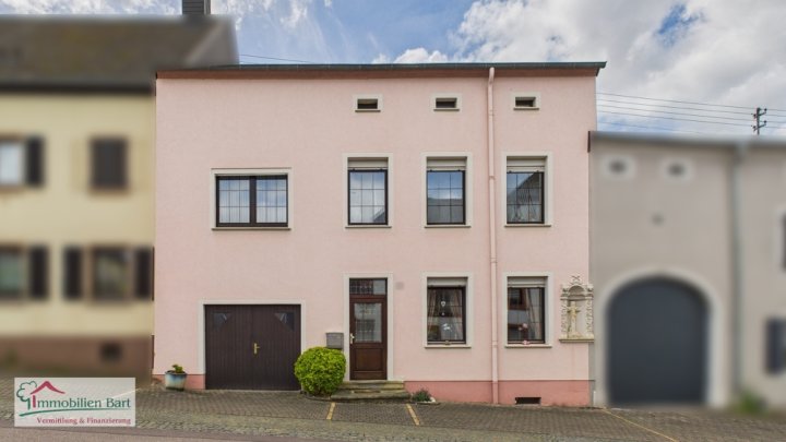 PERL: GEPFLEGTES WOHNHAUS / 4 SCHLAFZIMMER/ 2 BÄDER / GARTEN UND GARAGE