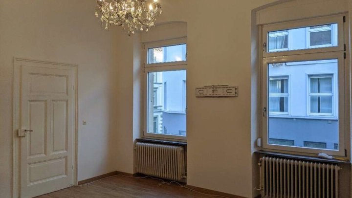 Vermietetes Wohn- und Geschäftshaus mit 10 Einheiten, Top-Rendite in guter Lage