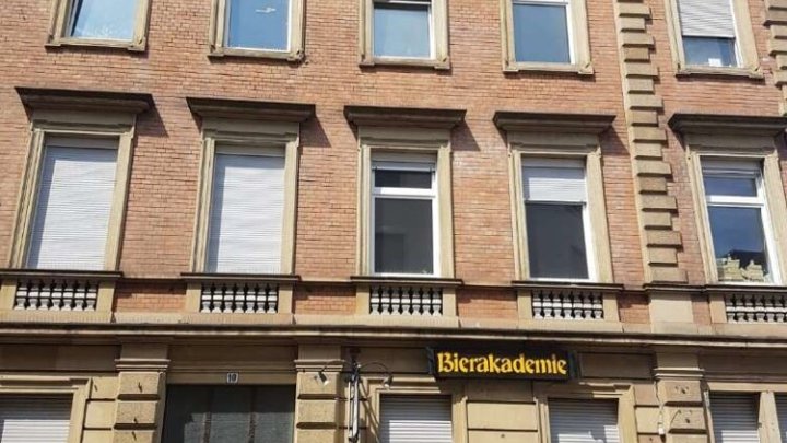 Vermietetes Wohn- und Geschäftshaus mit 10 Einheiten, Top-Rendite in guter Lage