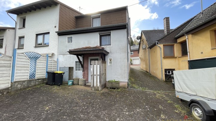 Doppelhaushälfte mit 105 m² Wohnfläche in ruhiger Lage mit Garten und Garage