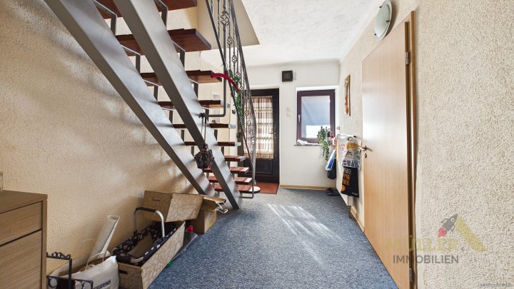 Doppelhaushälfte mit 105 m² Wohnfläche in ruhiger Lage mit Garten und Garage