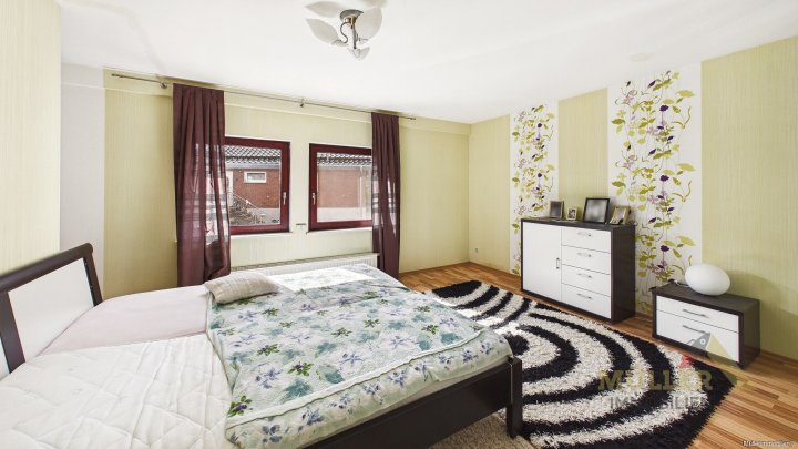 Doppelhaushälfte mit 105 m² Wohnfläche in ruhiger Lage mit Garten und Garage