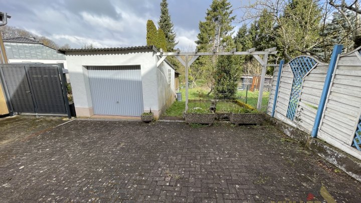 Doppelhaushälfte mit 105 m² Wohnfläche in ruhiger Lage mit Garten und Garage