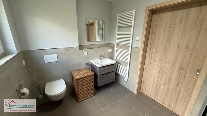 GRENZE LUXEMBURG: WOHNHAUS/ GEHOBENE AUSSTATTUNG/ SICHT INS GRÜNE