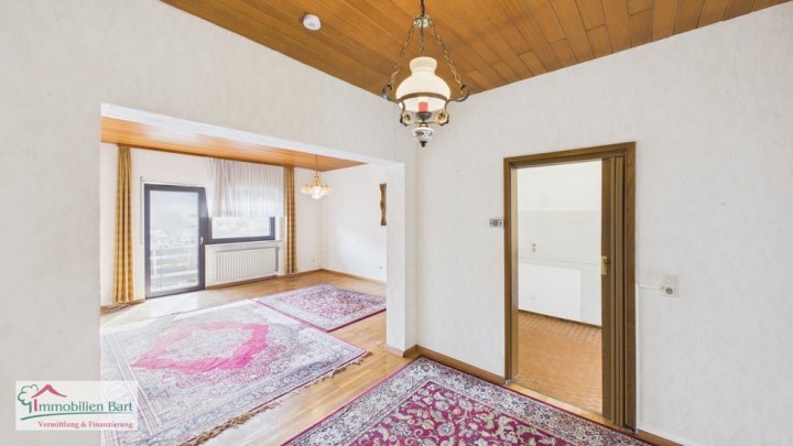 MERZIG: EINFAMILIENHAUS IN RUHIGER WOHNLAGE MIT GARAGE UND EIGENEM WALDSTÜCK