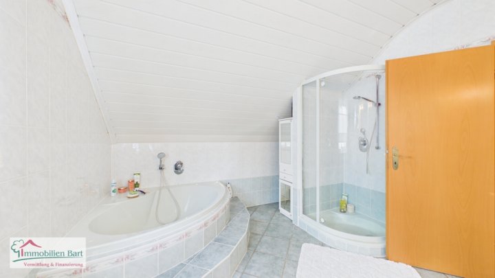 2 MINUTEN BIS LUXEMBURG!!!!

WOHNGLÜCK FÜR PENDLER IN PERL