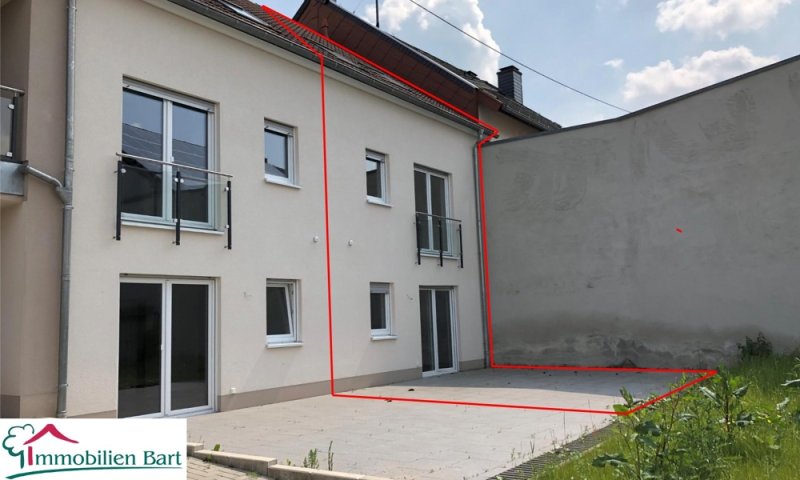 NEUBAU IN SONNIGER LAGE MIT TERRASSE, GARTEN UND GARAGE!