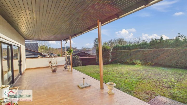 AUF INS FAMILIENGLÜCK!

GROßER, VOLL UNTERKELLERTER BUNGALOW IN TOP-LAGE!