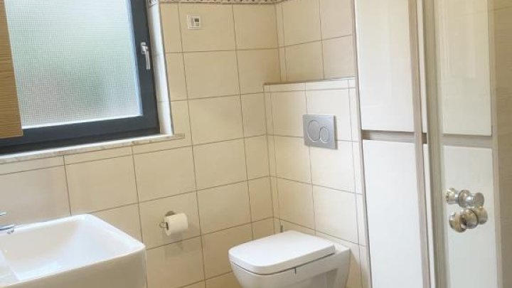 1 FH-Doppelhaus mit Winterg., Garten & Garage in IGB!