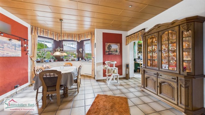 LOSHEIM: SOFORT VERFÜGBAR! GEPFLEGTES WOHNHAUS MIT TOLLEM GARTEN IN GEFRAGTER WOHNLAGE!