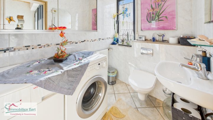 GRENZE LUXEMBURG: 4 GARAGEN / GEPFLEGTES WOHNHAUS MIT 2 WOHNUNGEN / SOFORT VERFÜGBAR!