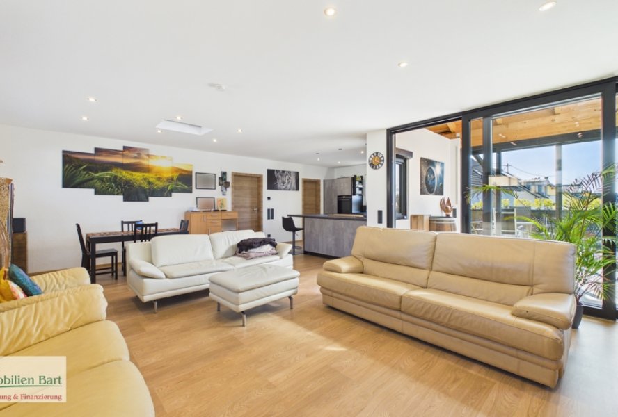 Wohnbereich mit Zugang zum Wintergarten