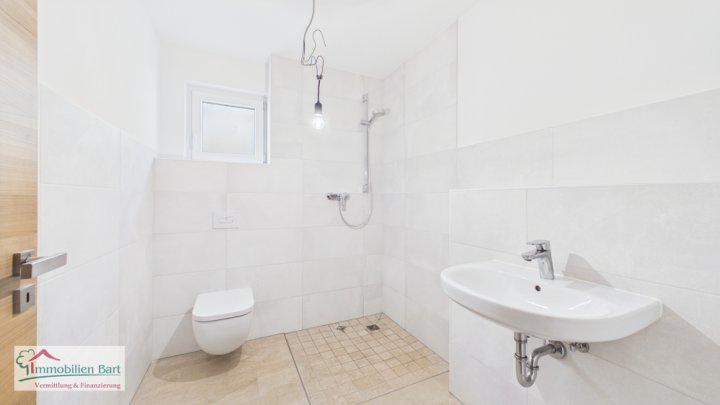 GRENZE L-REMICH: NEUWERTIGES BIO-SOLARHAUS IN TOP LAGE VON PERL-BESCH