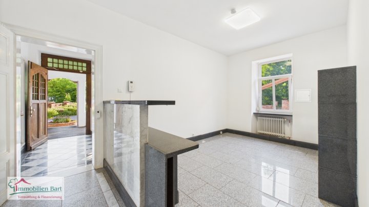 NÄHE SAARLOUIS / FIRMENSITZ / VILLA AUF 30 AR