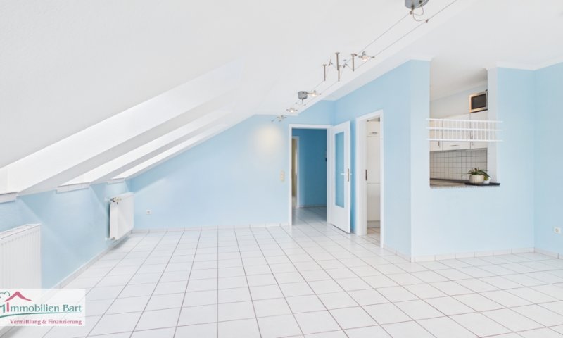 GRENZNÄHE: GEMÜTLICHE DACHGESCHOSSWOHNUNG MIT GARAGE IN ORSCHOLZ!