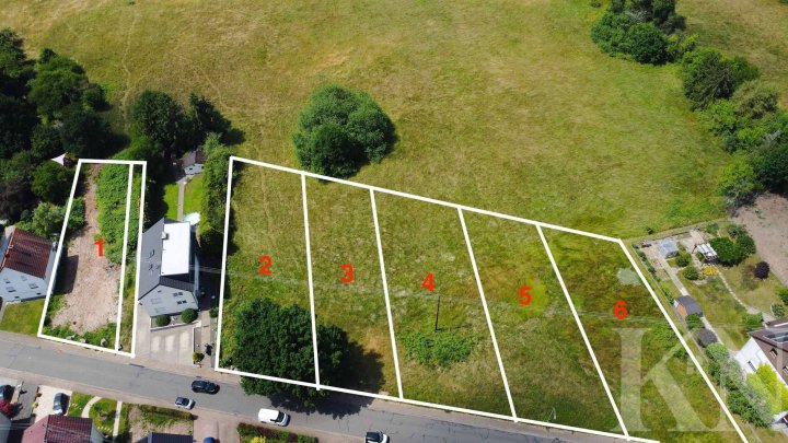 Idyllisch, eben & sofort bebaubar – Traumhaftes ca. 696 m² Grundstück am Feldrand in Riegelsberg