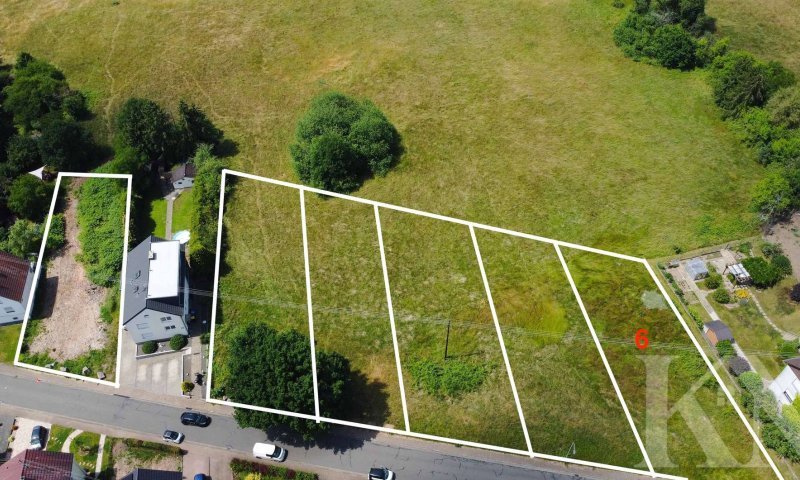 Idyllisch, eben & sofort bebaubar – Traumhaftes ca. 696 m² Grundstück am Feldrand in Riegelsberg