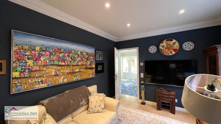 DESIGNERVILLA MIT POOL AN DER LUXEMBURGISCHEN GRENZE!