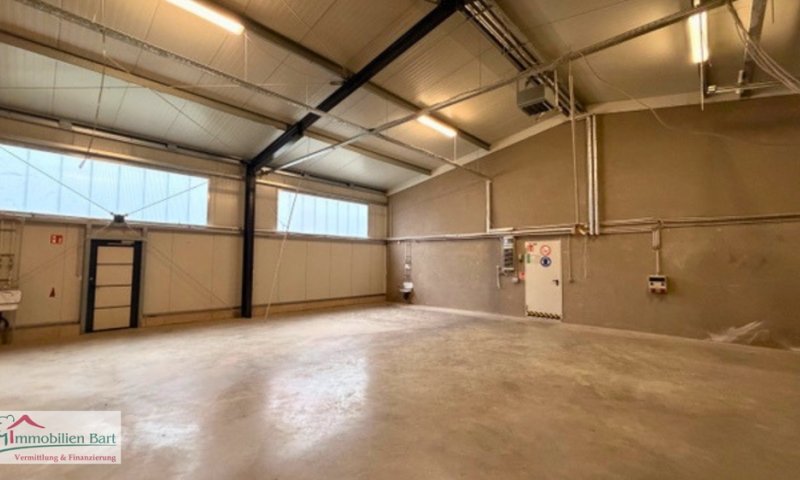 HALLEN UND BÜROS / 538 M² NUTZFLÄCHE / GRENZE L-REMICH/SCHENGEN