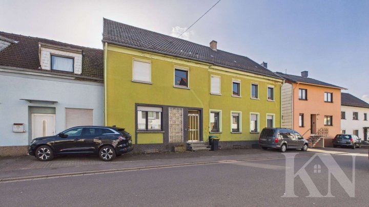 Großzügige Doppelhaushälfte mit ca. 311 m² Wohnfläche und vielseitigem Entwicklungspotenzial