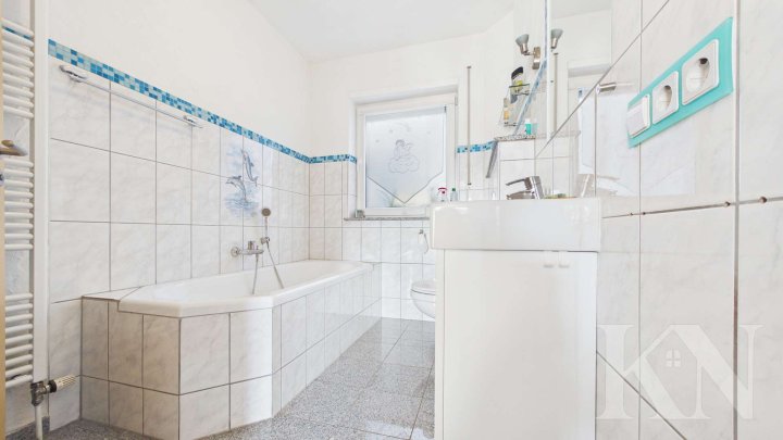 Großzügiges Wohnen in Merzig – Einfamilienhaus mit Garten, Balkon & Wintergarten