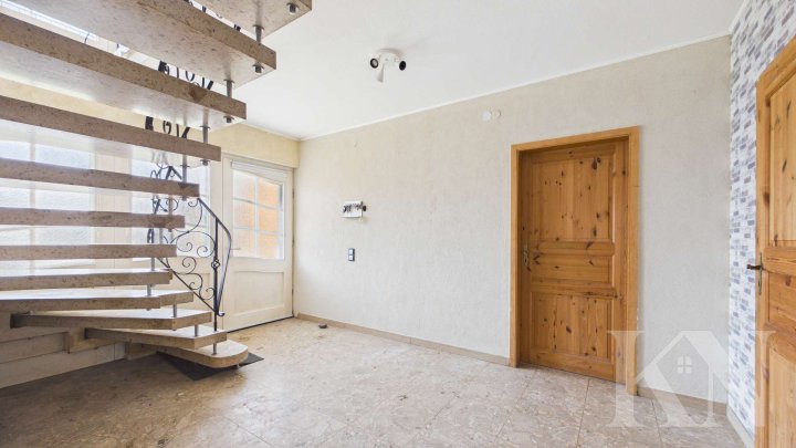 Großzügiges Wohnen in Merzig – Einfamilienhaus mit Garten, Balkon & Wintergarten