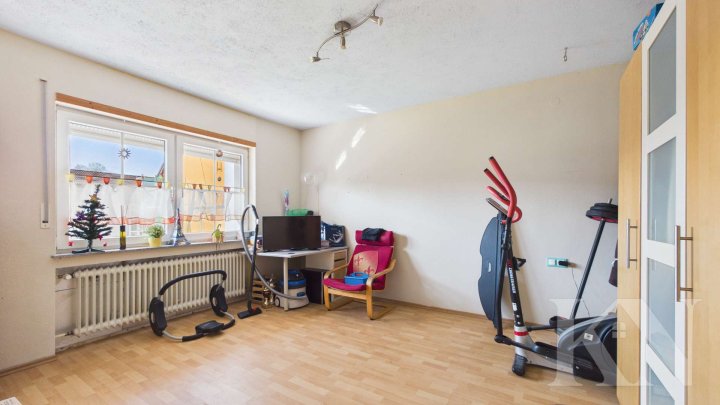 Großzügiges Wohnen in Merzig – Einfamilienhaus mit Garten, Balkon & Wintergarten