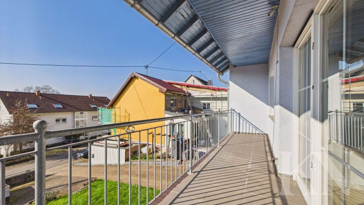 Großzügiges Wohnen in Merzig – Einfamilienhaus mit Garten, Balkon & Wintergarten