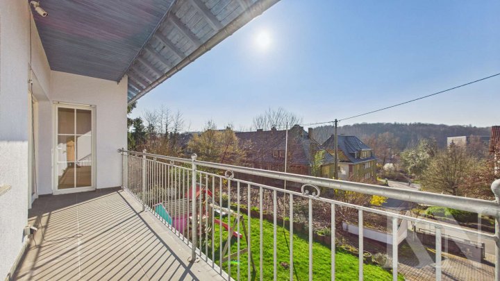 Großzügiges Wohnen in Merzig – Einfamilienhaus mit Garten, Balkon & Wintergarten