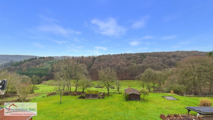 METTLACH-NOHN: WOHNHAUS MIT 2 WOHNUNGEN / GARAGE / GARTEN IN RUHIGER WOHNLAGE!