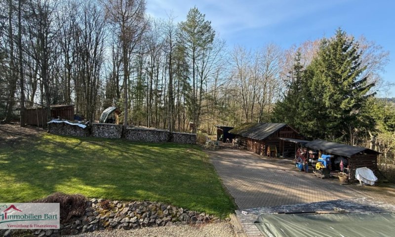 WADERN: WOHNHAUS MIT POOL UND WALDGRUNDSTÜCK IN TOP LAGE!