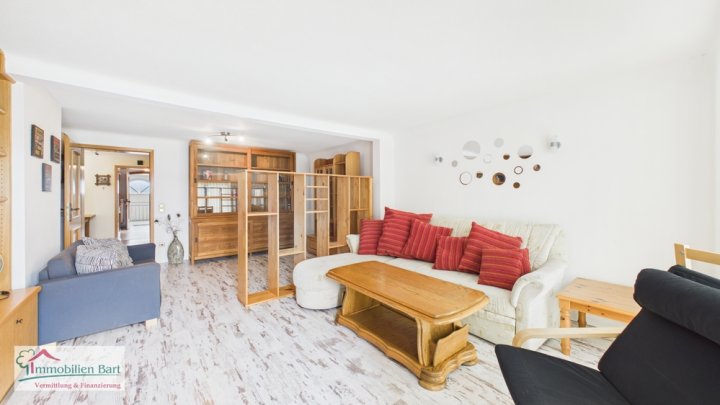 WADERN: WOHNHAUS MIT POOL UND WALDGRUNDSTÜCK IN TOP LAGE!